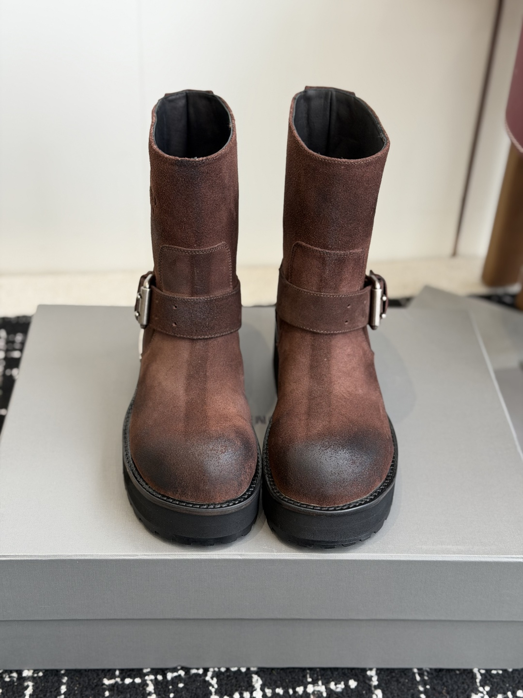 代购级(脚偏瘦可选小一码) Balenciaga巴黎世家26FW毒液 战损靴 毒液靴 ~ 暗黑机能风!时尚宠儿大将!出 代购级(脚偏瘦可选小一码) Balenciaga巴黎世家26FW毒液 战损靴 毒液靴 ~ 暗黑机能风!时尚宠儿大将!出