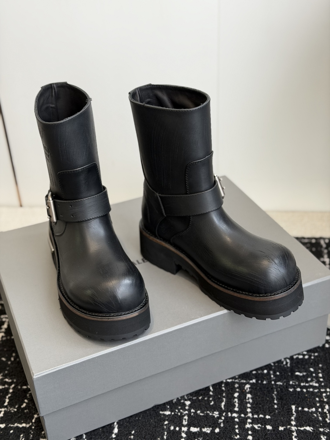 代购级(脚偏瘦可选小一码) Balenciaga巴黎世家26FW毒液 战损靴 毒液靴 ~ 暗黑机能风!时尚宠儿大将!出 代购级(脚偏瘦可选小一码) Balenciaga巴黎世家26FW毒液 战损靴 毒液靴 ~ 暗黑机能风!时尚宠儿大将!出