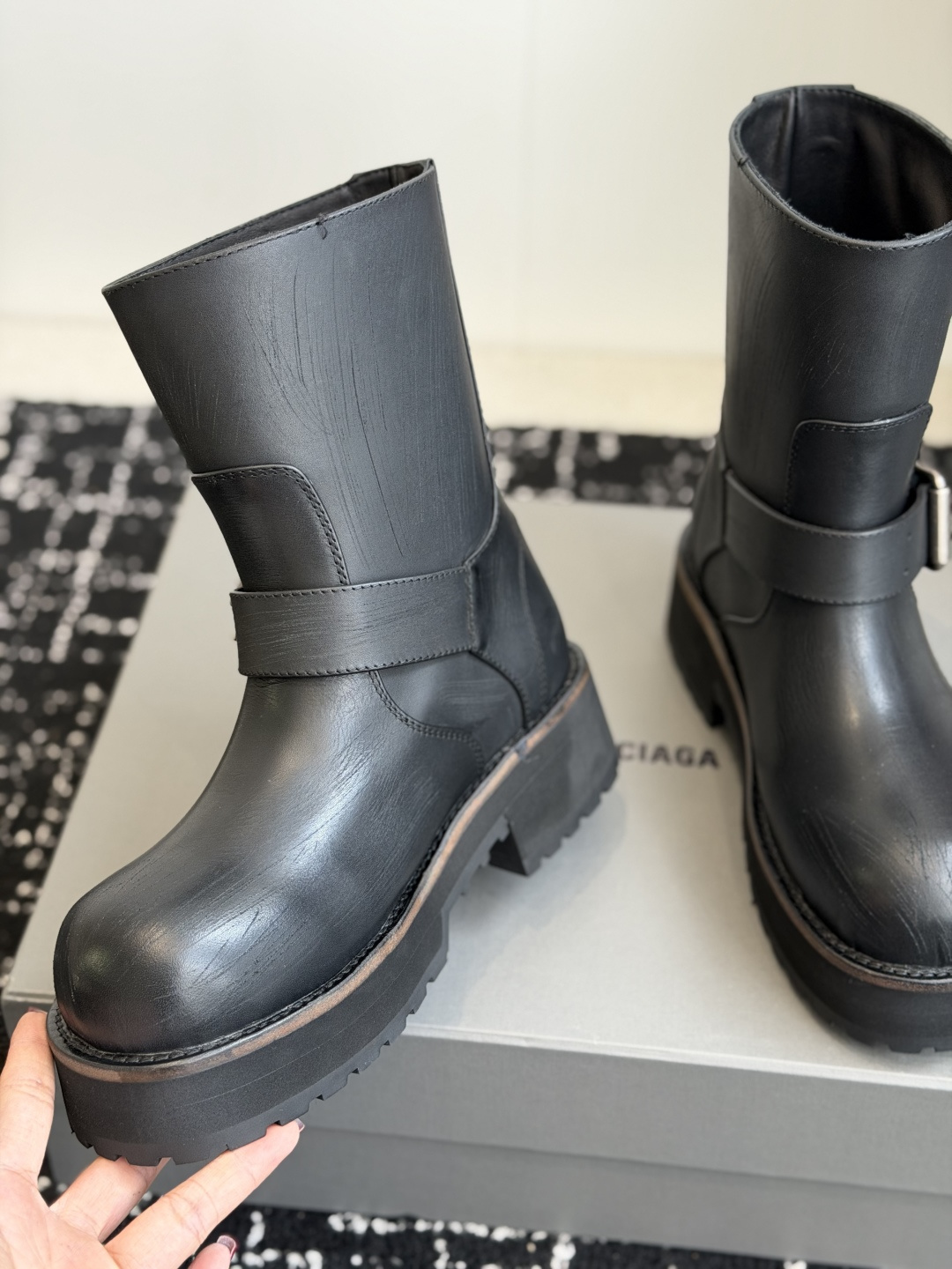 代购级(脚偏瘦可选小一码) Balenciaga巴黎世家26FW毒液 战损靴 毒液靴 ~ 暗黑机能风!时尚宠儿大将!出 代购级(脚偏瘦可选小一码) Balenciaga巴黎世家26FW毒液 战损靴 毒液靴 ~ 暗黑机能风!时尚宠儿大将!出