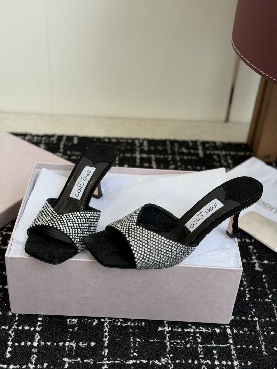 东莞代购级 水晶钻 拖鞋Jimmy Choo 26ss经典款 重逢惊艳 优雅邂逅 碰撞之美 时尚国外博主同款街拍推荐 造 东莞代购级 水晶钻 拖鞋Jimmy Choo 26ss经典款 重逢惊艳 优雅邂逅 碰撞之美 时尚国外博主同款街拍推荐 造