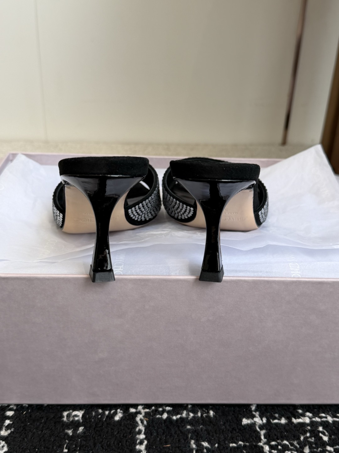 东莞代购级 水晶钻 拖鞋Jimmy Choo 26ss经典款 重逢惊艳 优雅邂逅 碰撞之美 时尚国外博主同款街拍推荐 造 东莞代购级 水晶钻 拖鞋Jimmy Choo 26ss经典款 重逢惊艳 优雅邂逅 碰撞之美 时尚国外博主同款街拍推荐 造