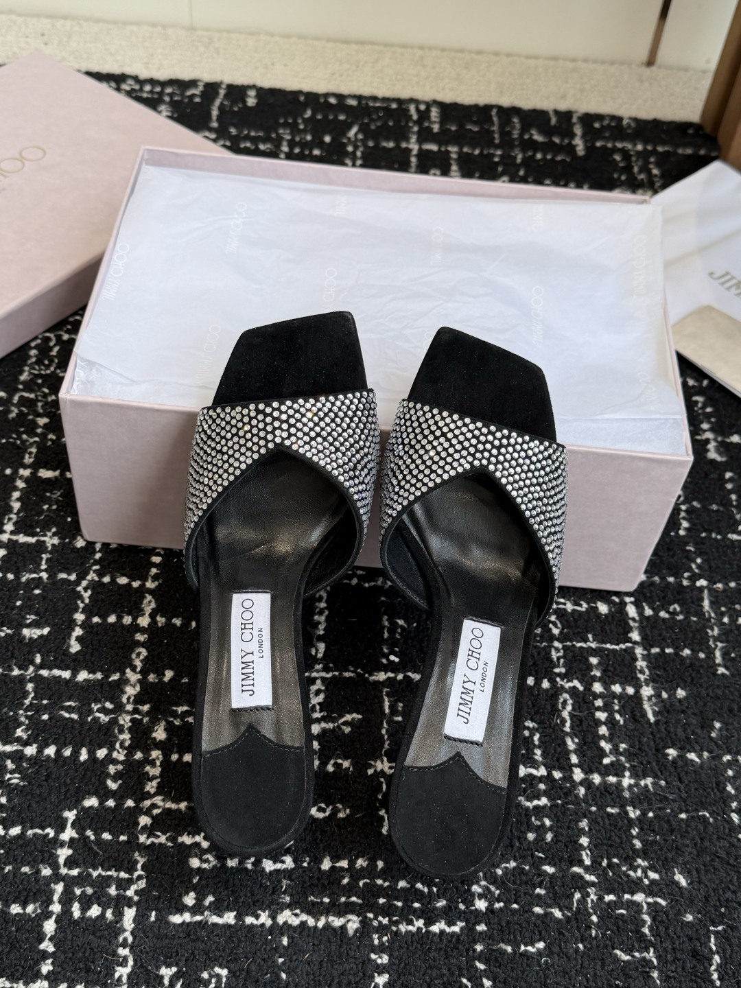 东莞代购级 水晶钻 拖鞋Jimmy Choo 26ss经典款 重逢惊艳 优雅邂逅 碰撞之美 时尚国外博主同款街拍推荐 造 东莞代购级 水晶钻 拖鞋Jimmy Choo 26ss经典款 重逢惊艳 优雅邂逅 碰撞之美 时尚国外博主同款街拍推荐 造