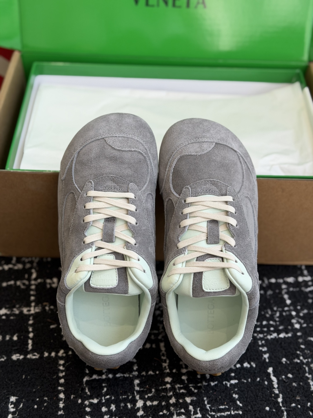 代购级 Bottega Veneta BV葆蝶家 26ss 春夏新款 情侣款 阿甘鞋 德训运动鞋 Sneaker科技尼龙 代购级 Bottega Veneta BV葆蝶家 26ss 春夏新款 情侣款 阿甘鞋 德训运动鞋 Sneaker科技尼龙