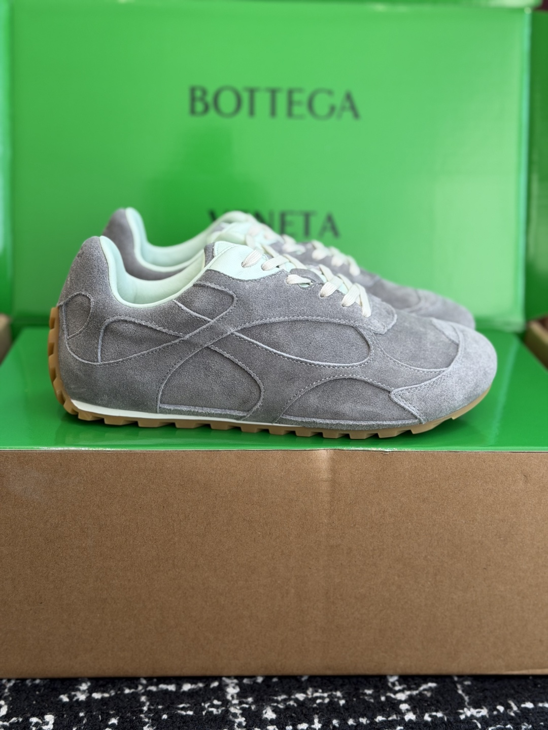 代购级 Bottega Veneta BV葆蝶家 26ss 春夏新款 情侣款 阿甘鞋 德训运动鞋 Sneaker科技尼龙 代购级 Bottega Veneta BV葆蝶家 26ss 春夏新款 情侣款 阿甘鞋 德训运动鞋 Sneaker科技尼龙