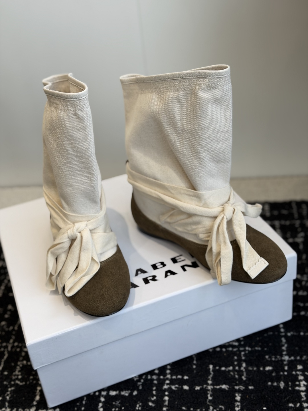 代购级 Isabel Marant 伊莎贝尔 26ss 少女感 一眼就心动 一脚蹬平底短靴 isabel mara 代购级 Isabel Marant 伊莎贝尔 26ss 少女感 一眼就心动 一脚蹬平底短靴 isabel mara