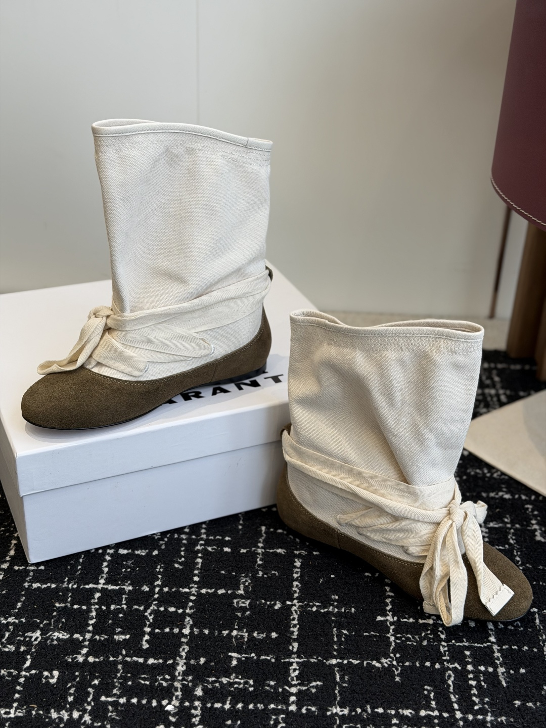 代购级 Isabel Marant 伊莎贝尔 26ss 少女感 一眼就心动 一脚蹬平底短靴 isabel mara 代购级 Isabel Marant 伊莎贝尔 26ss 少女感 一眼就心动 一脚蹬平底短靴 isabel mara
