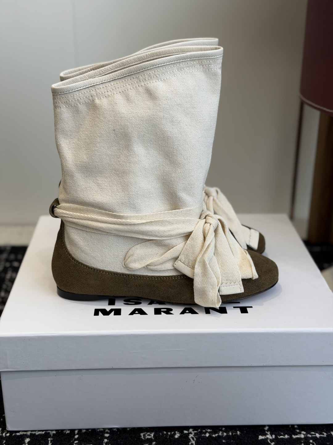 代购级 Isabel Marant 伊莎贝尔 26ss 少女感 一眼就心动 一脚蹬平底短靴 isabel mara 代购级 Isabel Marant 伊莎贝尔 26ss 少女感 一眼就心动 一脚蹬平底短靴 isabel mara