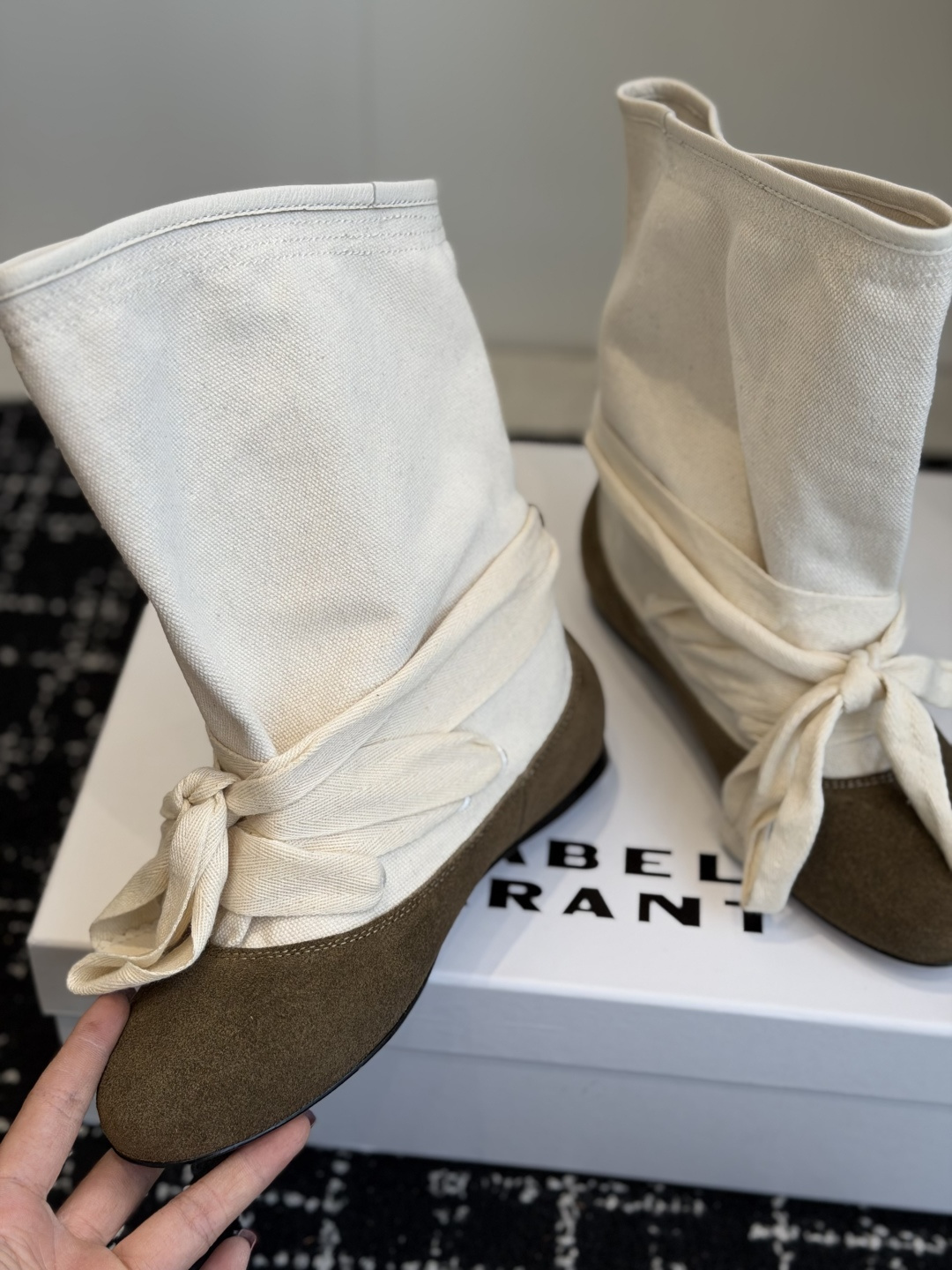 代购级 Isabel Marant 伊莎贝尔 26ss 少女感 一眼就心动 一脚蹬平底短靴 isabel mara 代购级 Isabel Marant 伊莎贝尔 26ss 少女感 一眼就心动 一脚蹬平底短靴 isabel mara