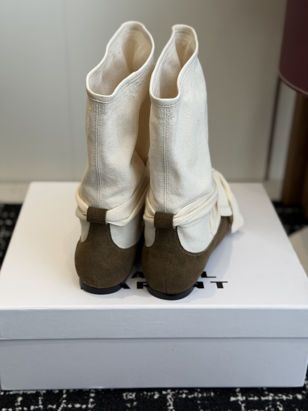 代购级 Isabel Marant 伊莎贝尔 26ss 少女感 一眼就心动 一脚蹬平底短靴 isabel mara 代购级 Isabel Marant 伊莎贝尔 26ss 少女感 一眼就心动 一脚蹬平底短靴 isabel mara