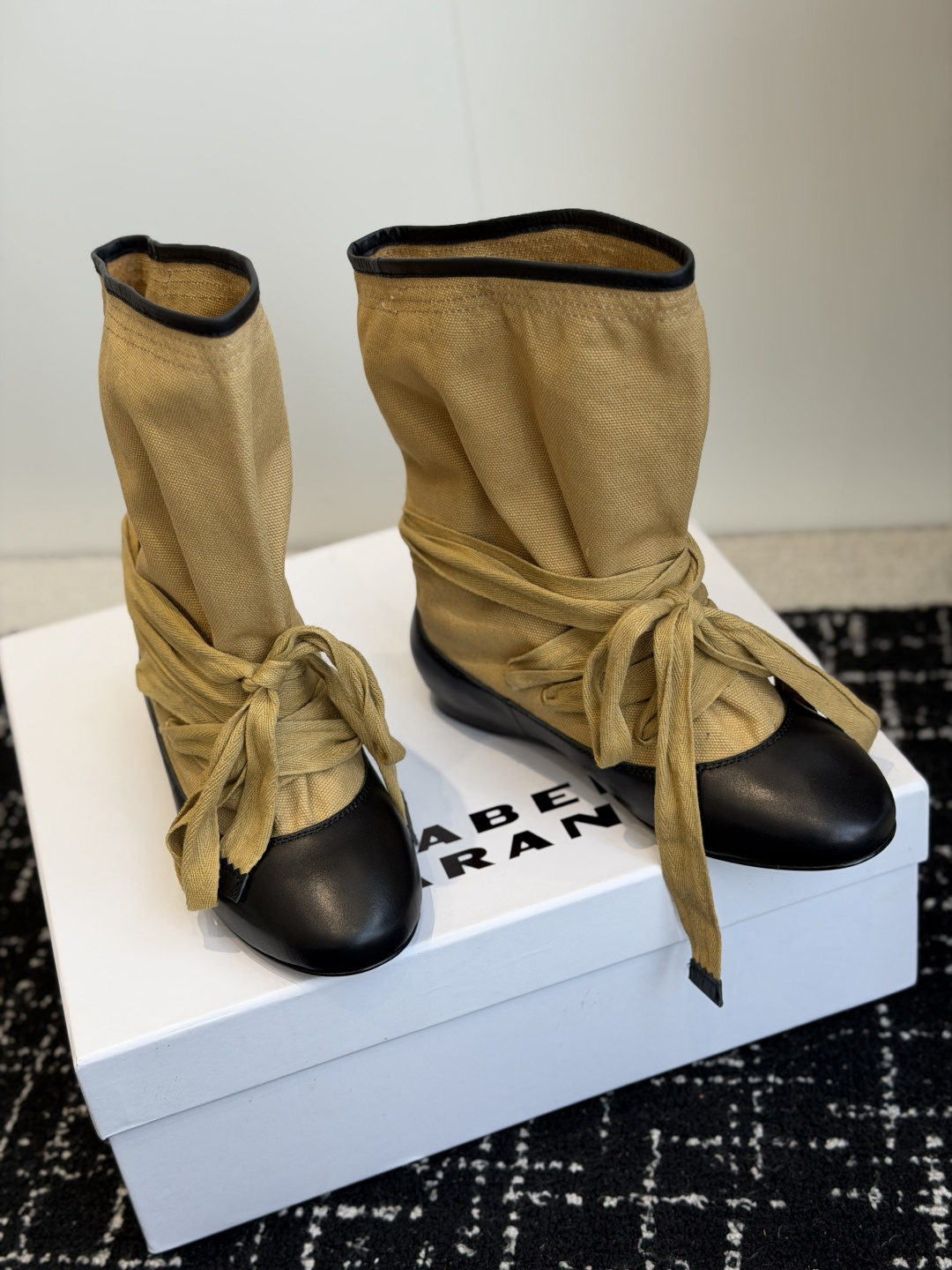 代购级 Isabel Marant 伊莎贝尔 26ss 少女感 一眼就心动 一脚蹬平底短靴 isabel mara 代购级 Isabel Marant 伊莎贝尔 26ss 少女感 一眼就心动 一脚蹬平底短靴 isabel mara