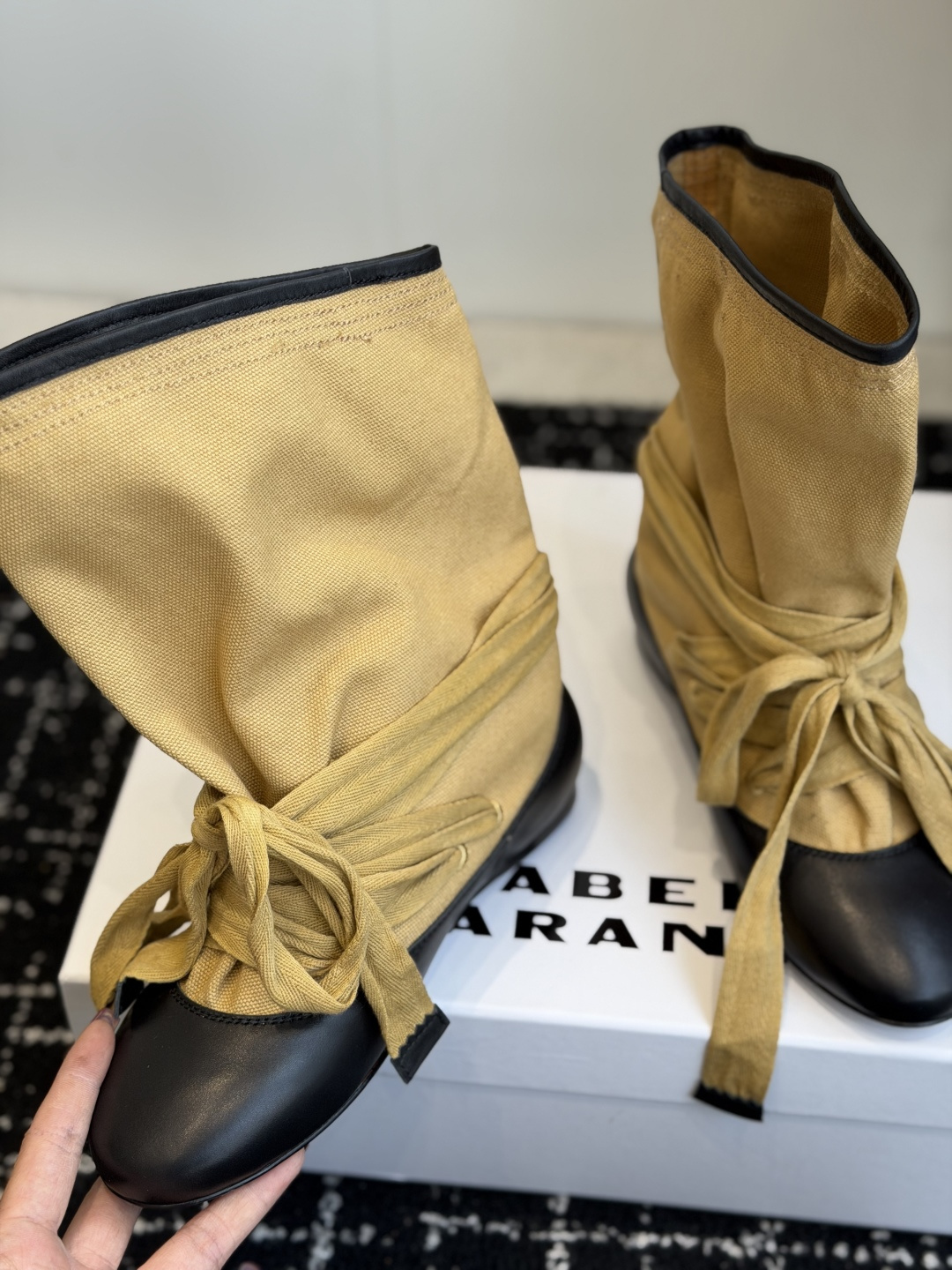 代购级 Isabel Marant 伊莎贝尔 26ss 少女感 一眼就心动 一脚蹬平底短靴 isabel mara 代购级 Isabel Marant 伊莎贝尔 26ss 少女感 一眼就心动 一脚蹬平底短靴 isabel mara