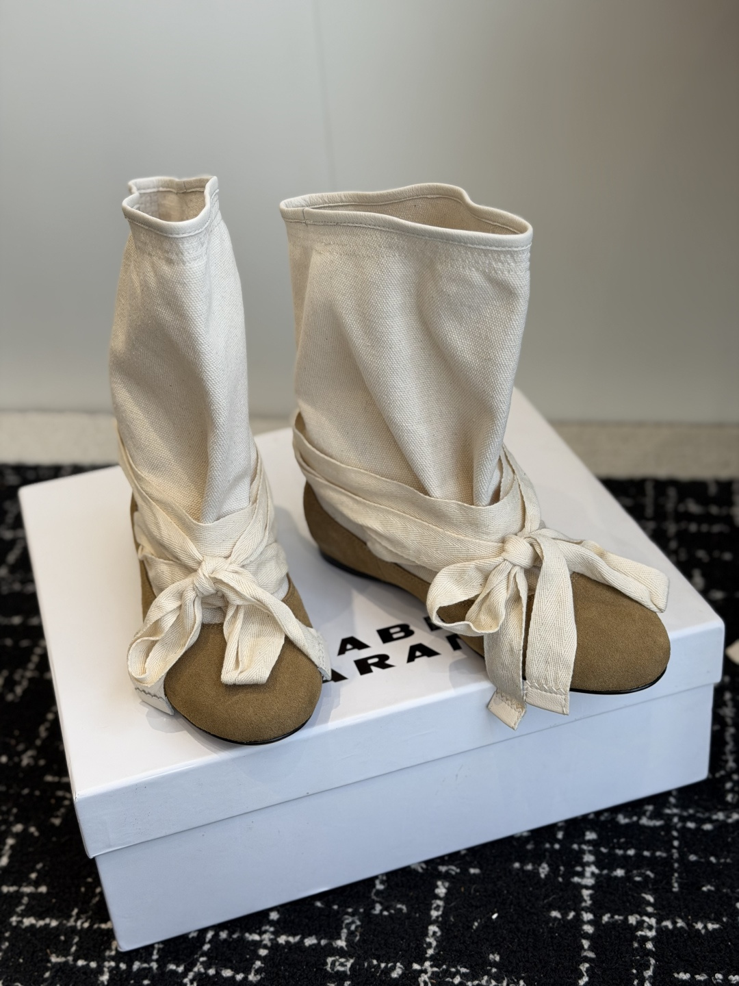 代购级 Isabel Marant 伊莎贝尔 26ss 少女感 一眼就心动 一脚蹬平底短靴 isabel mara 代购级 Isabel Marant 伊莎贝尔 26ss 少女感 一眼就心动 一脚蹬平底短靴 isabel mara