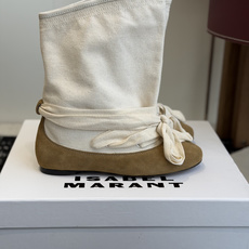 代购级 Isabel Marant 伊莎贝尔 26ss 少女感 一眼就心动 一脚蹬平底短靴 isabel mara 代购级 Isabel Marant 伊莎贝尔 26ss 少女感 一眼就心动 一脚蹬平底短靴 isabel mara