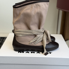 代购级 Isabel Marant 伊莎贝尔 26ss 少女感 一眼就心动 一脚蹬平底短靴 isabel mara 代购级 Isabel Marant 伊莎贝尔 26ss 少女感 一眼就心动 一脚蹬平底短靴 isabel mara