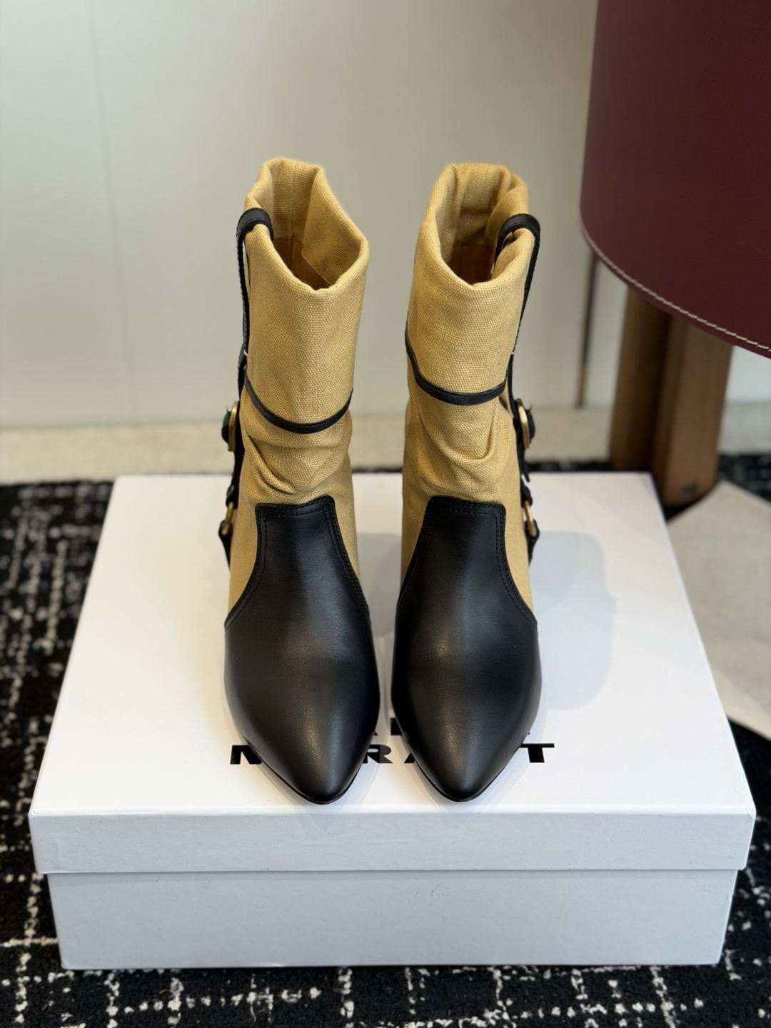 代购级 Isabel Marant 伊莎贝尔 26ss 尖头粗跟短靴 一脚蹬粗跟短靴 isabel marant 代购级 Isabel Marant 伊莎贝尔 26ss 尖头粗跟短靴 一脚蹬粗跟短靴 isabel marant