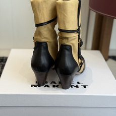 代购级 Isabel Marant 伊莎贝尔 26ss 尖头粗跟短靴 一脚蹬粗跟短靴 isabel marant 代购级 Isabel Marant 伊莎贝尔 26ss 尖头粗跟短靴 一脚蹬粗跟短靴 isabel marant