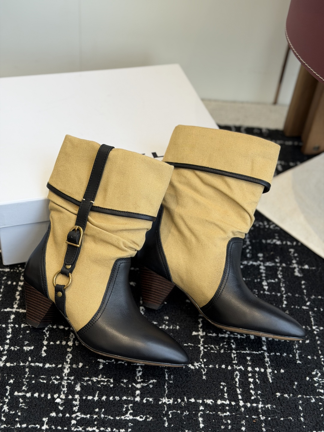 代购级 Isabel Marant 伊莎贝尔 26ss 尖头粗跟短靴 一脚蹬粗跟短靴 isabel marant 代购级 Isabel Marant 伊莎贝尔 26ss 尖头粗跟短靴 一脚蹬粗跟短靴 isabel marant
