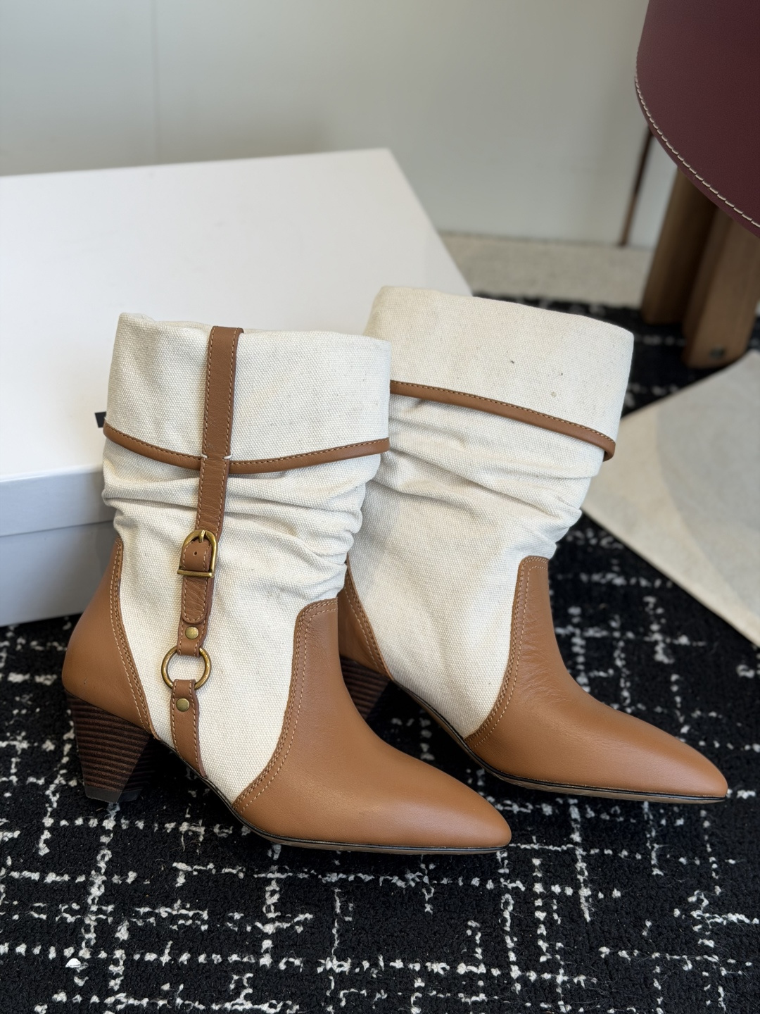 代购级 Isabel Marant 伊莎贝尔 26ss 尖头粗跟短靴 一脚蹬粗跟短靴 isabel marant 代购级 Isabel Marant 伊莎贝尔 26ss 尖头粗跟短靴 一脚蹬粗跟短靴 isabel marant