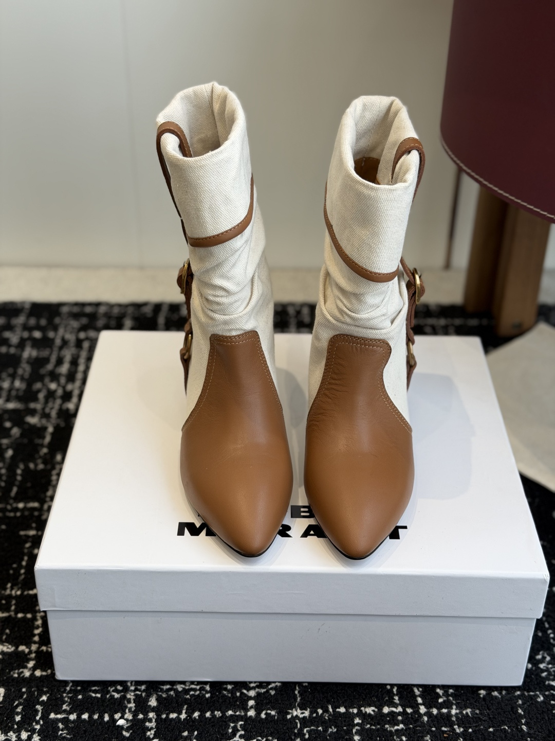 代购级 Isabel Marant 伊莎贝尔 26ss 尖头粗跟短靴 一脚蹬粗跟短靴 isabel marant 代购级 Isabel Marant 伊莎贝尔 26ss 尖头粗跟短靴 一脚蹬粗跟短靴 isabel marant