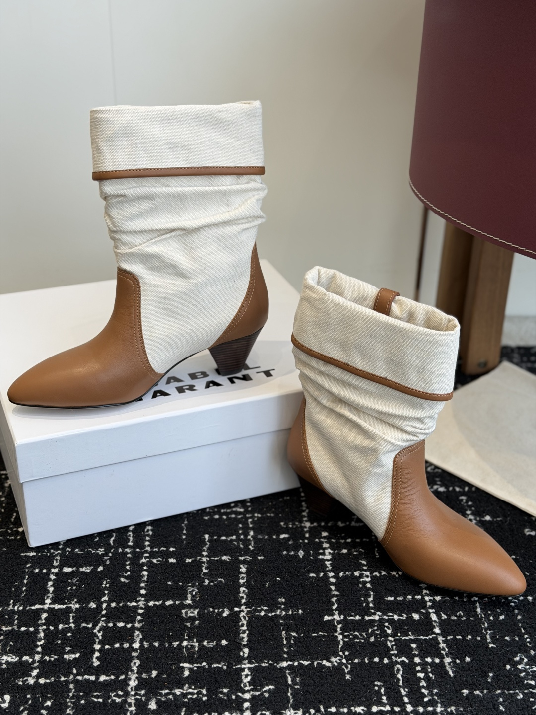 代购级 Isabel Marant 伊莎贝尔 26ss 尖头粗跟短靴 一脚蹬粗跟短靴 isabel marant 代购级 Isabel Marant 伊莎贝尔 26ss 尖头粗跟短靴 一脚蹬粗跟短靴 isabel marant