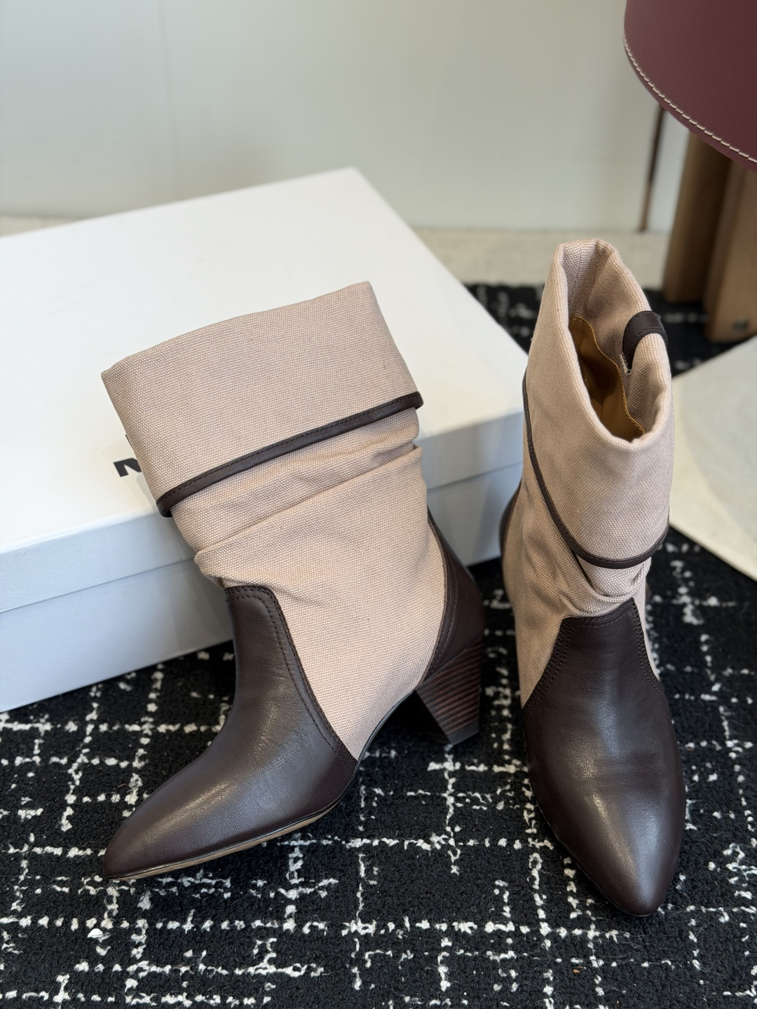 代购级 Isabel Marant 伊莎贝尔 26ss 尖头粗跟短靴 一脚蹬粗跟短靴 isabel marant 代购级 Isabel Marant 伊莎贝尔 26ss 尖头粗跟短靴 一脚蹬粗跟短靴 isabel marant