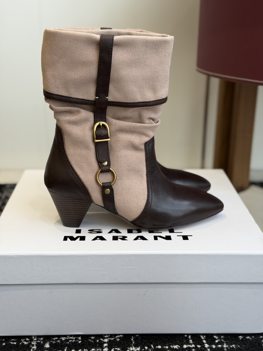 代购级 Isabel Marant 伊莎贝尔 26ss 尖头粗跟短靴 一脚蹬粗跟短靴 isabel marant 代购级 Isabel Marant 伊莎贝尔 26ss 尖头粗跟短靴 一脚蹬粗跟短靴 isabel marant