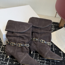 代购级 Isabel Marant 伊莎贝尔 26ss 尖头细跟短靴 一脚蹬细跟短靴,金属环扣点缀短靴腰身,时尚感满满 代购级 Isabel Marant 伊莎贝尔 26ss 尖头细跟短靴 一脚蹬细跟短靴,金属环扣点缀短靴腰身,时尚感满满