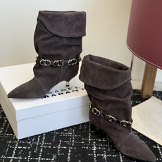 代购级 Isabel Marant 伊莎贝尔 26ss 尖头细跟短靴 一脚蹬细跟短靴,金属环扣点缀短靴腰身,时尚感满满 代购级 Isabel Marant 伊莎贝尔 26ss 尖头细跟短靴 一脚蹬细跟短靴,金属环扣点缀短靴腰身,时尚感满满