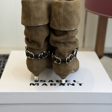 代购级 Isabel Marant 伊莎贝尔 26ss 尖头细跟短靴 一脚蹬细跟短靴,金属环扣点缀短靴腰身,时尚感满满 代购级 Isabel Marant 伊莎贝尔 26ss 尖头细跟短靴 一脚蹬细跟短靴,金属环扣点缀短靴腰身,时尚感满满