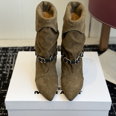 代购级 Isabel Marant 伊莎贝尔 26ss 尖头细跟短靴 一脚蹬细跟短靴,金属环扣点缀短靴腰身,时尚感满满 代购级 Isabel Marant 伊莎贝尔 26ss 尖头细跟短靴 一脚蹬细跟短靴,金属环扣点缀短靴腰身,时尚感满满