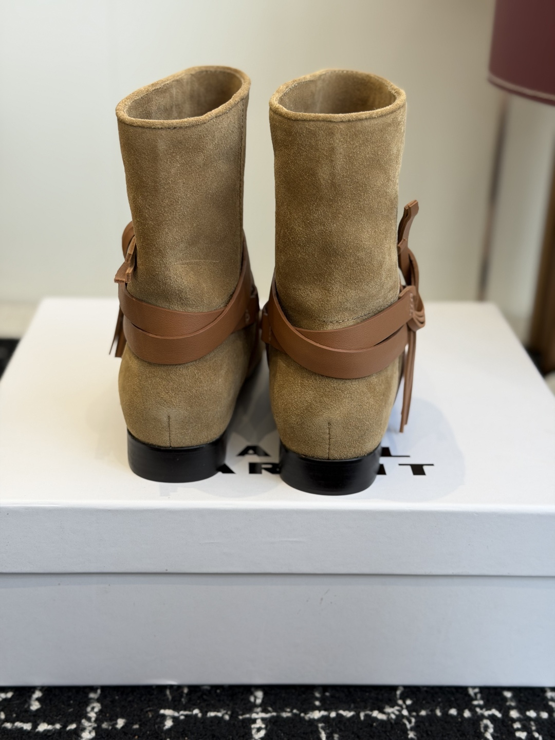 代购级 Isabel Marant 伊莎贝尔 26ss 少女感 一眼就心动 一脚蹬平底短靴 isabel mara 代购级 Isabel Marant 伊莎贝尔 26ss 少女感 一眼就心动 一脚蹬平底短靴 isabel mara
