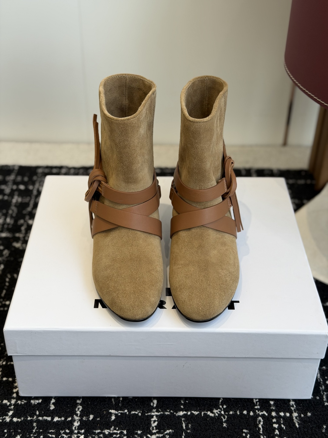 代购级 Isabel Marant 伊莎贝尔 26ss 少女感 一眼就心动 一脚蹬平底短靴 isabel mara 代购级 Isabel Marant 伊莎贝尔 26ss 少女感 一眼就心动 一脚蹬平底短靴 isabel mara