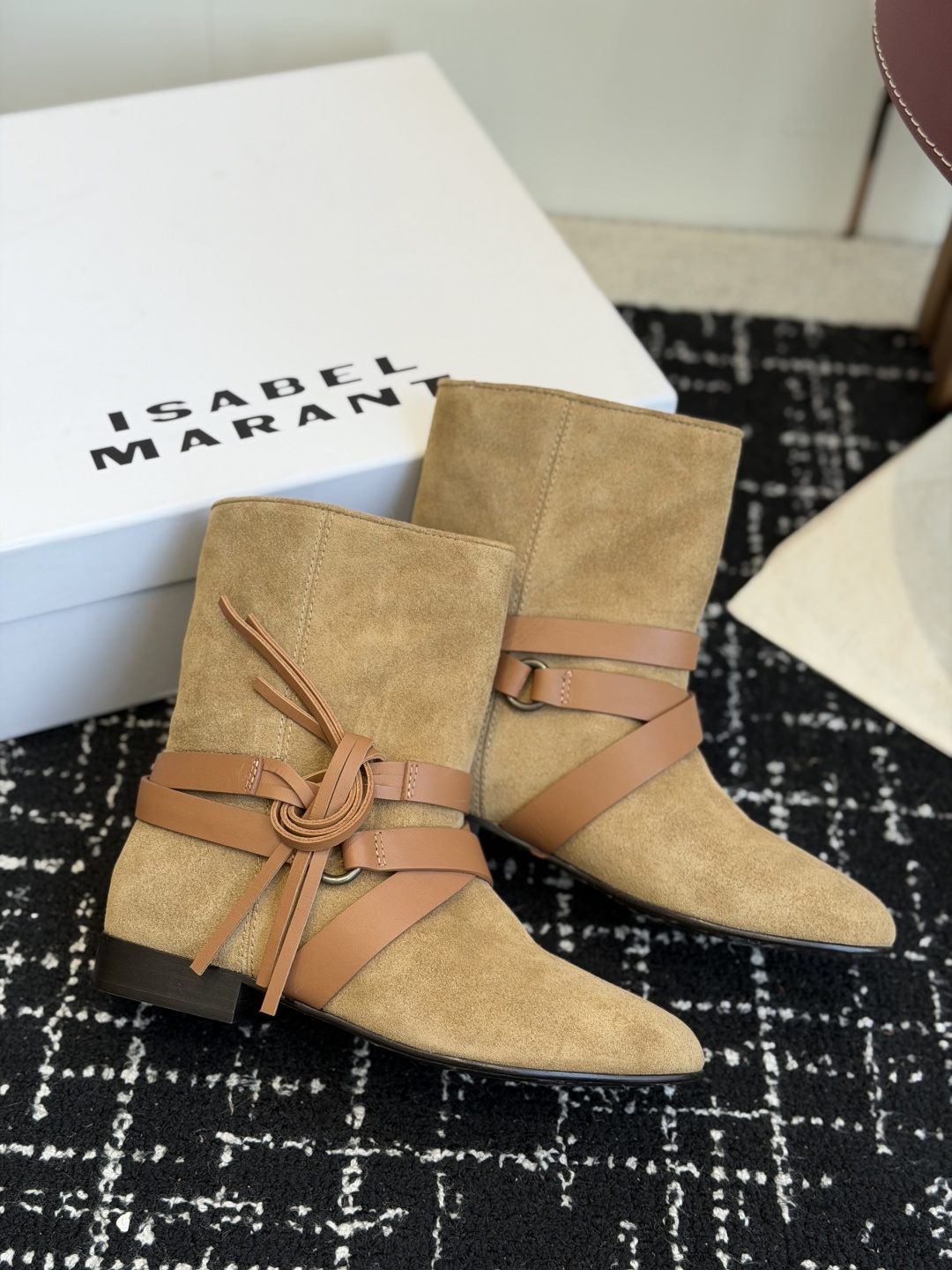代购级 Isabel Marant 伊莎贝尔 26ss 少女感 一眼就心动 一脚蹬平底短靴 isabel mara 代购级 Isabel Marant 伊莎贝尔 26ss 少女感 一眼就心动 一脚蹬平底短靴 isabel mara