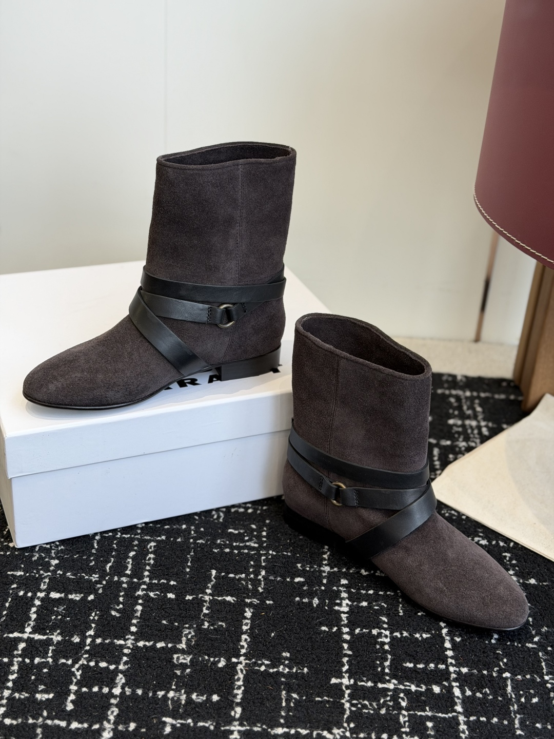 代购级 Isabel Marant 伊莎贝尔 26ss 少女感 一眼就心动 一脚蹬平底短靴 isabel mara 代购级 Isabel Marant 伊莎贝尔 26ss 少女感 一眼就心动 一脚蹬平底短靴 isabel mara