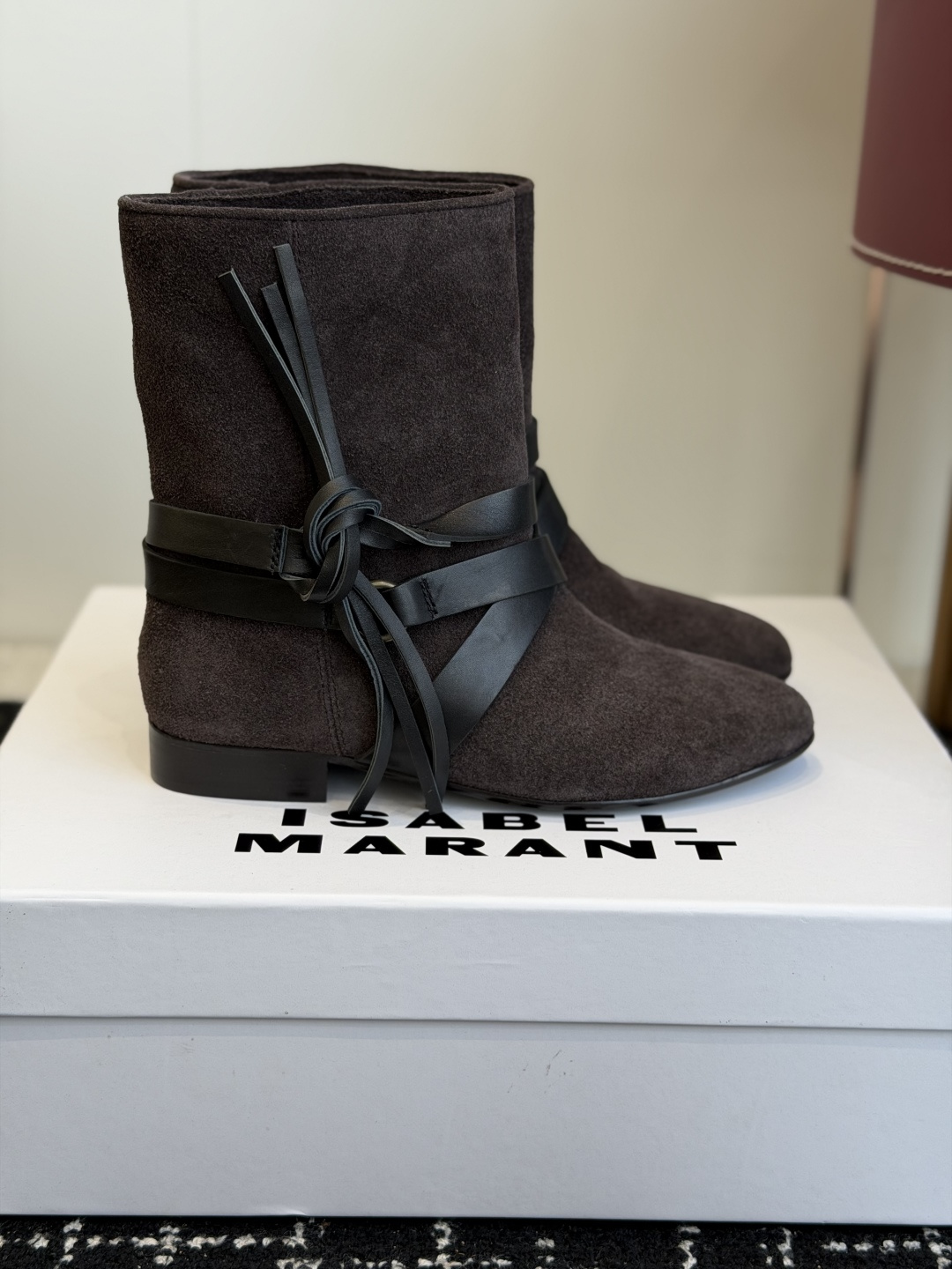代购级 Isabel Marant 伊莎贝尔 26ss 少女感 一眼就心动 一脚蹬平底短靴 isabel mara 代购级 Isabel Marant 伊莎贝尔 26ss 少女感 一眼就心动 一脚蹬平底短靴 isabel mara