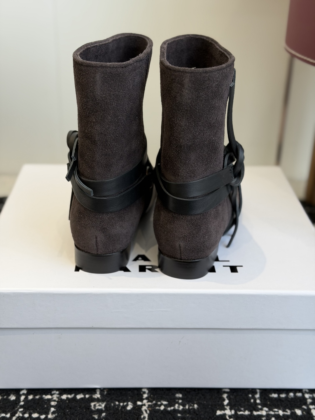 代购级 Isabel Marant 伊莎贝尔 26ss 少女感 一眼就心动 一脚蹬平底短靴 isabel mara 代购级 Isabel Marant 伊莎贝尔 26ss 少女感 一眼就心动 一脚蹬平底短靴 isabel mara