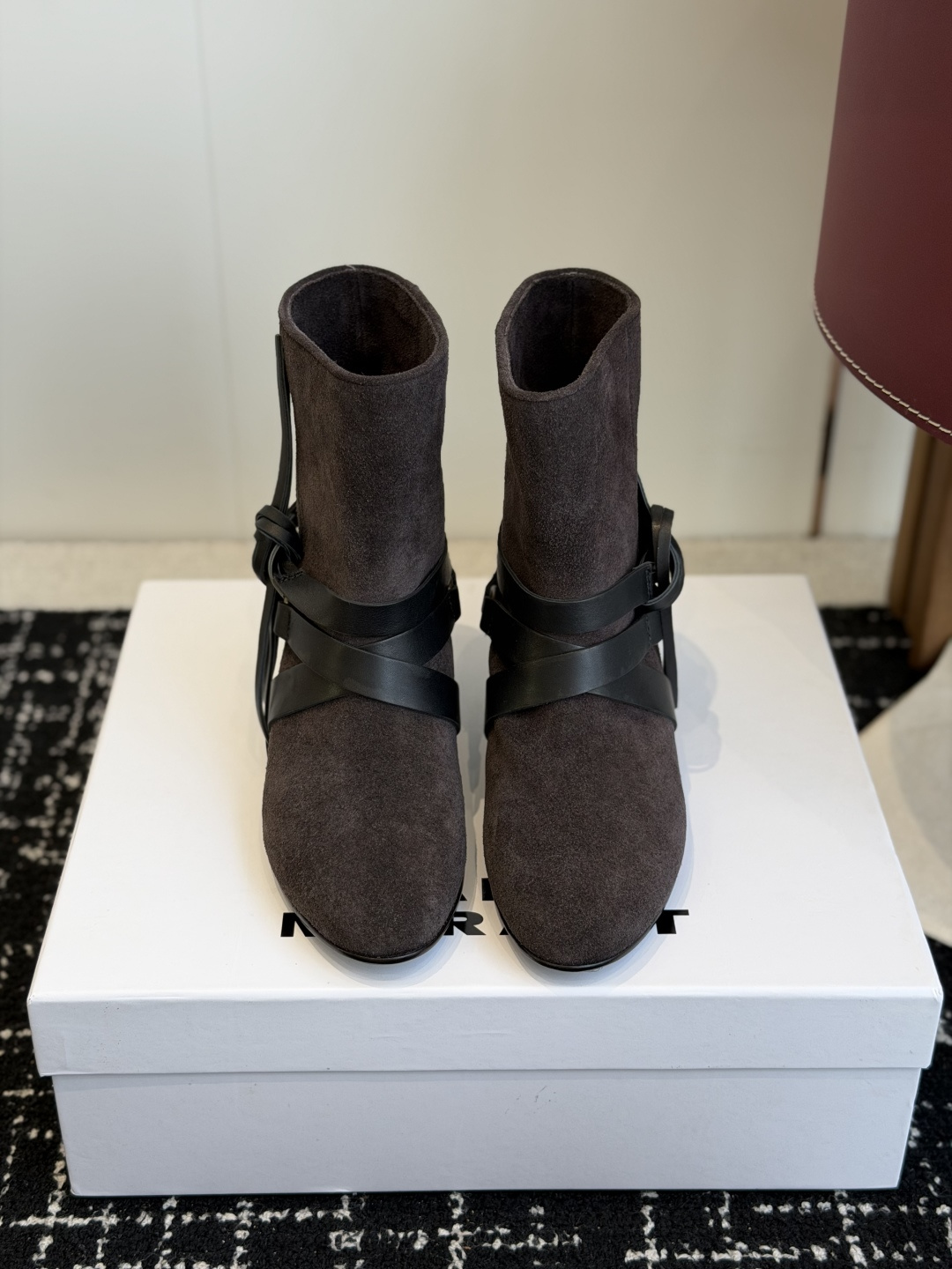 代购级 Isabel Marant 伊莎贝尔 26ss 少女感 一眼就心动 一脚蹬平底短靴 isabel mara 代购级 Isabel Marant 伊莎贝尔 26ss 少女感 一眼就心动 一脚蹬平底短靴 isabel mara