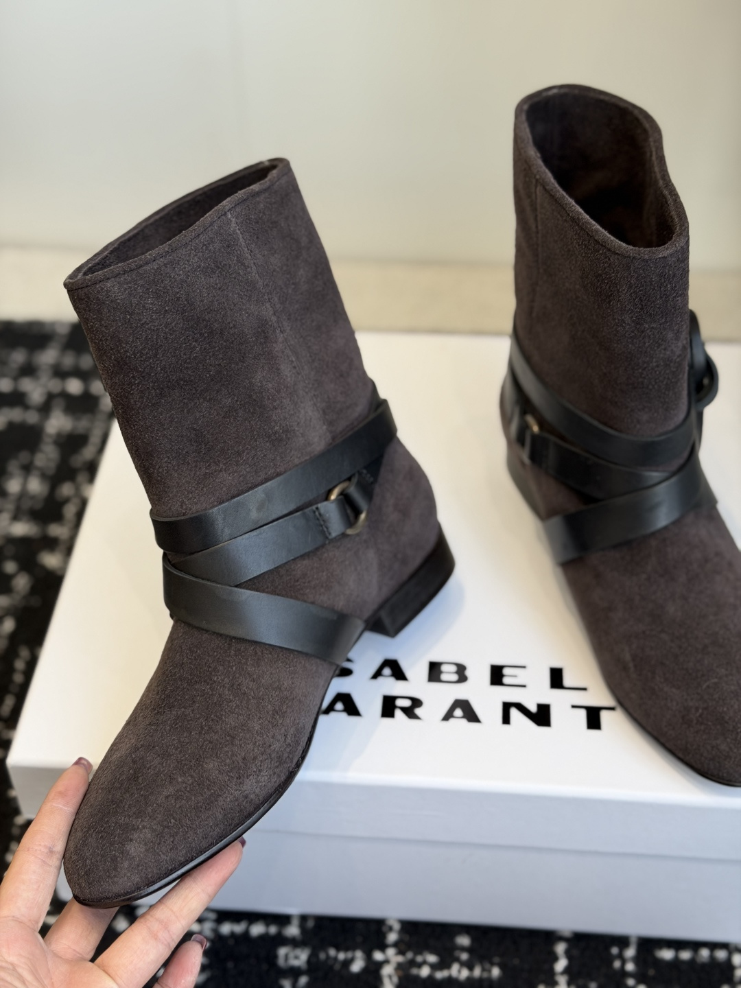 代购级 Isabel Marant 伊莎贝尔 26ss 少女感 一眼就心动 一脚蹬平底短靴 isabel mara 代购级 Isabel Marant 伊莎贝尔 26ss 少女感 一眼就心动 一脚蹬平底短靴 isabel mara