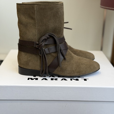 代购级 Isabel Marant 伊莎贝尔 26ss 少女感 一眼就心动 一脚蹬平底短靴 isabel mara 代购级 Isabel Marant 伊莎贝尔 26ss 少女感 一眼就心动 一脚蹬平底短靴 isabel mara