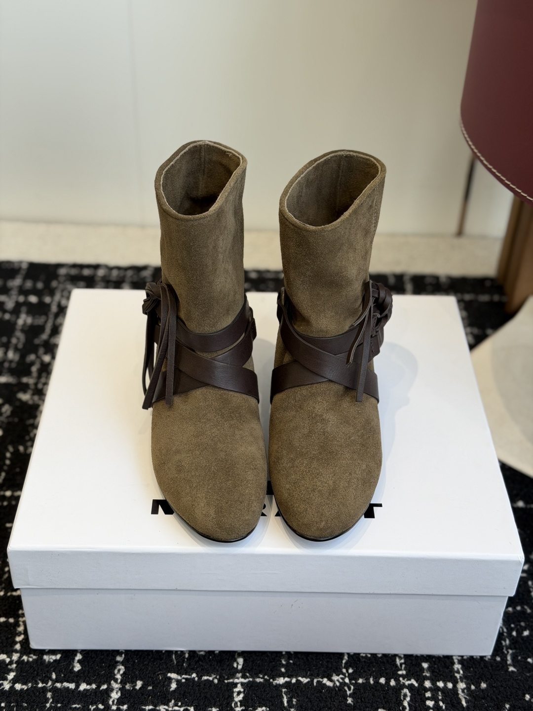 代购级 Isabel Marant 伊莎贝尔 26ss 少女感 一眼就心动 一脚蹬平底短靴 isabel mara 代购级 Isabel Marant 伊莎贝尔 26ss 少女感 一眼就心动 一脚蹬平底短靴 isabel mara