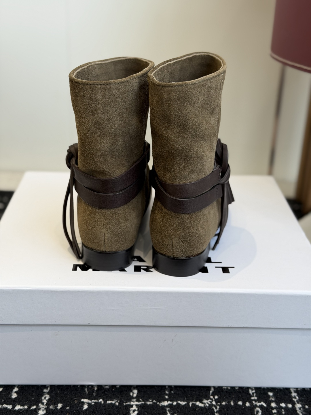 代购级 Isabel Marant 伊莎贝尔 26ss 少女感 一眼就心动 一脚蹬平底短靴 isabel mara 代购级 Isabel Marant 伊莎贝尔 26ss 少女感 一眼就心动 一脚蹬平底短靴 isabel mara