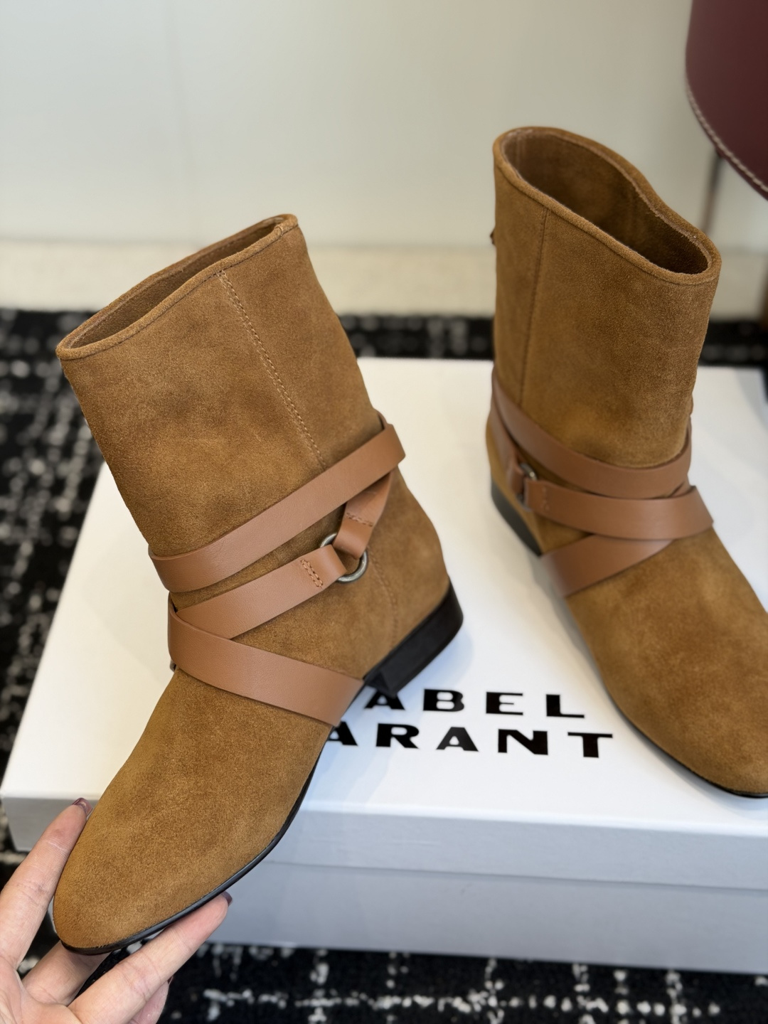 代购级 Isabel Marant 伊莎贝尔 26ss 少女感 一眼就心动 一脚蹬平底短靴 isabel mara 代购级 Isabel Marant 伊莎贝尔 26ss 少女感 一眼就心动 一脚蹬平底短靴 isabel mara