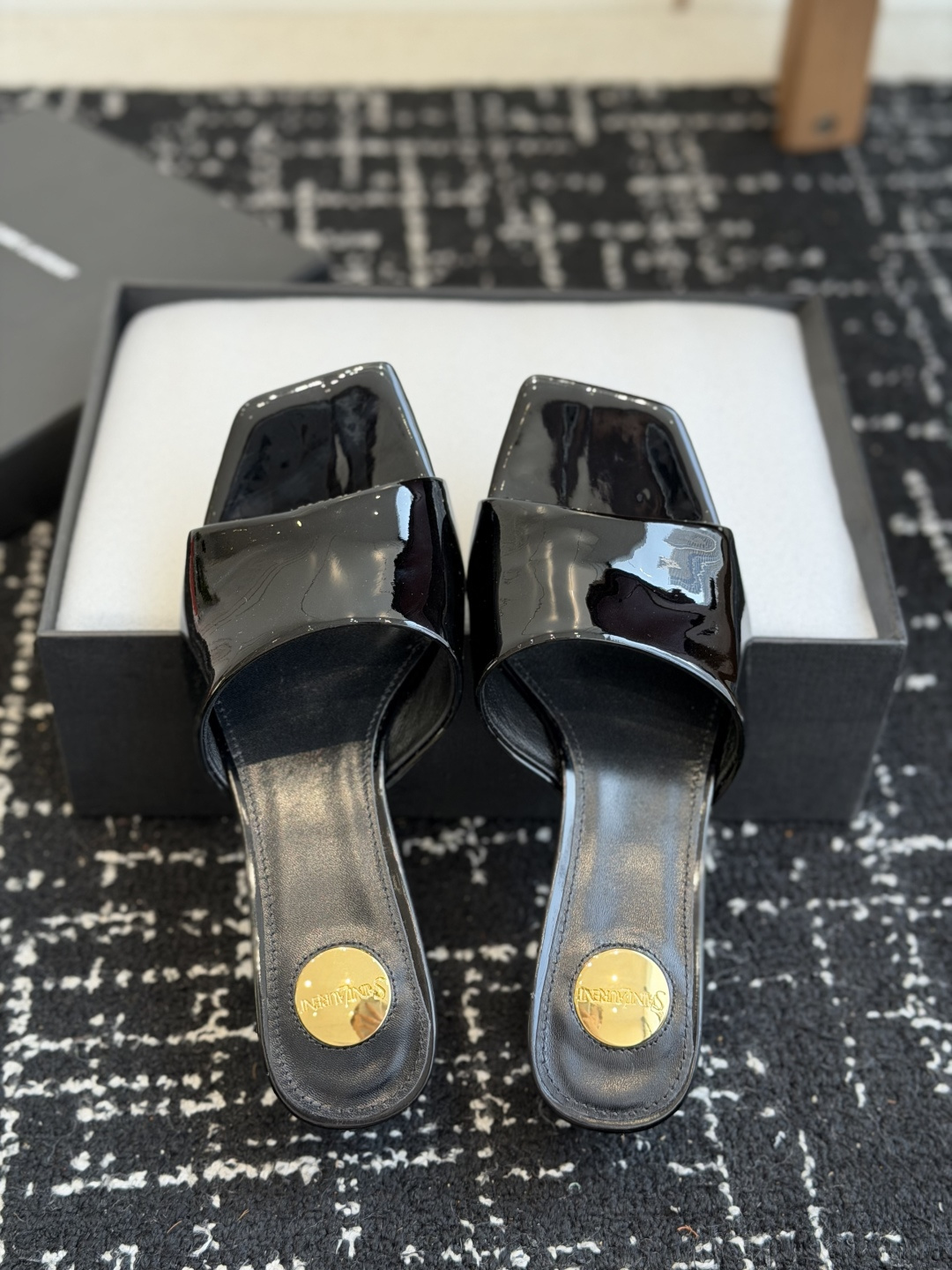 代购级 Saint Laurent / 圣罗兰LeeYSL 26ss姐姐的美丽尤物又是人间圣罗兰 Rose同款的高跟鞋凉 代购级 Saint Laurent / 圣罗兰LeeYSL 26ss姐姐的美丽尤物又是人间圣罗兰 Rose同款的高跟鞋凉