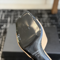 代购级 Saint Laurent / 圣罗兰LeeYSL 26ss姐姐的美丽尤物又是人间圣罗兰 Rose同款的高跟鞋凉 代购级 Saint Laurent / 圣罗兰LeeYSL 26ss姐姐的美丽尤物又是人间圣罗兰 Rose同款的高跟鞋凉