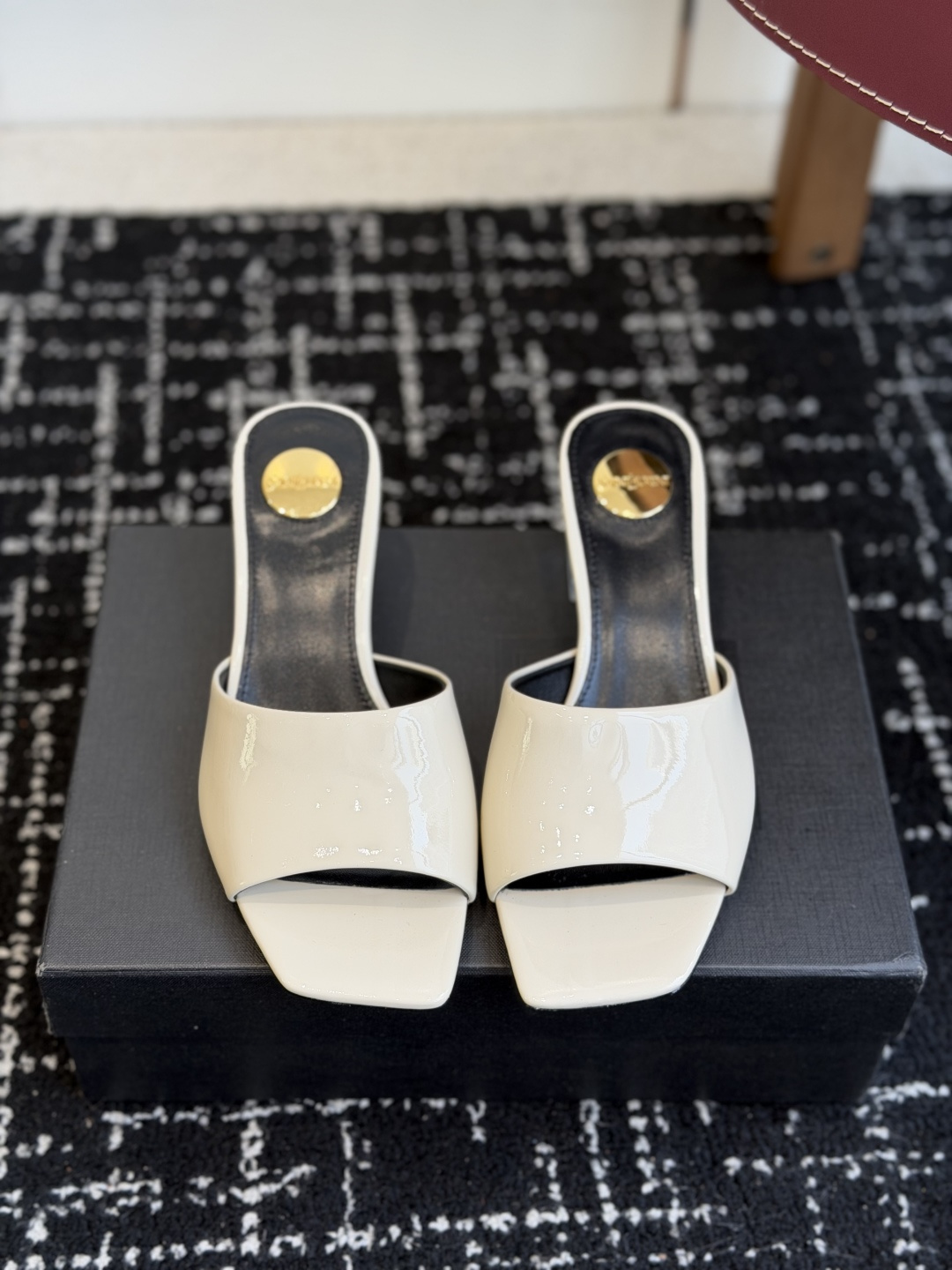 代购级 Saint Laurent / 圣罗兰LeeYSL 26ss姐姐的美丽尤物又是人间圣罗兰 Rose同款的高跟鞋凉 代购级 Saint Laurent / 圣罗兰LeeYSL 26ss姐姐的美丽尤物又是人间圣罗兰 Rose同款的高跟鞋凉
