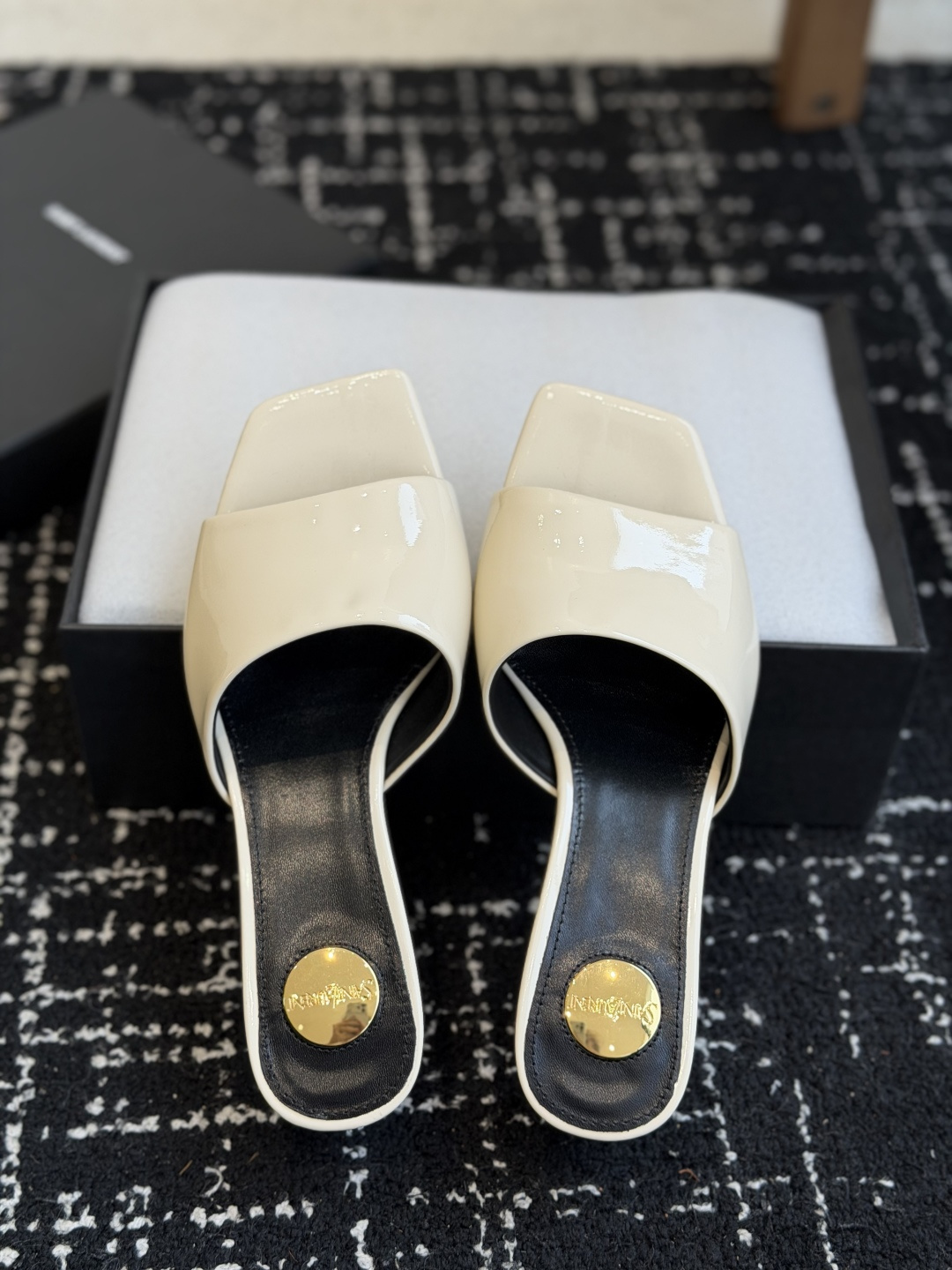 代购级 Saint Laurent / 圣罗兰LeeYSL 26ss姐姐的美丽尤物又是人间圣罗兰 Rose同款的高跟鞋凉 代购级 Saint Laurent / 圣罗兰LeeYSL 26ss姐姐的美丽尤物又是人间圣罗兰 Rose同款的高跟鞋凉