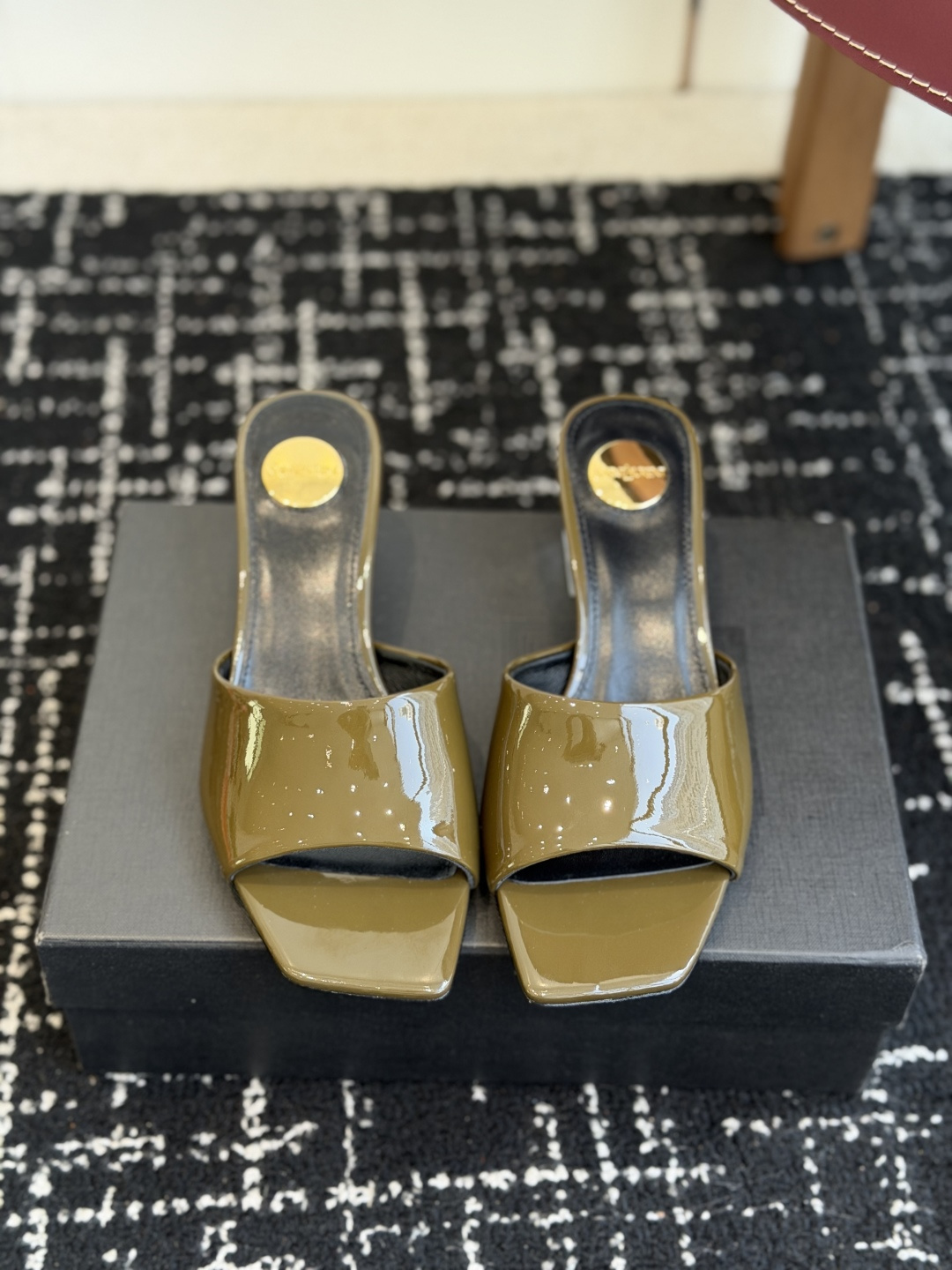 代购级 Saint Laurent / 圣罗兰LeeYSL 26ss姐姐的美丽尤物又是人间圣罗兰 Rose同款的高跟鞋凉 代购级 Saint Laurent / 圣罗兰LeeYSL 26ss姐姐的美丽尤物又是人间圣罗兰 Rose同款的高跟鞋凉