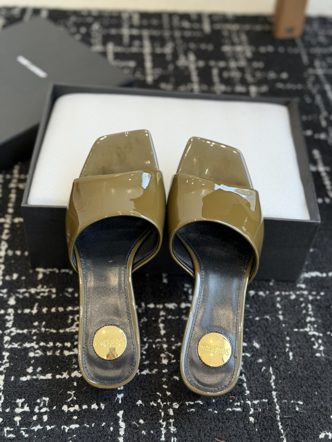 代购级 Saint Laurent / 圣罗兰LeeYSL 26ss姐姐的美丽尤物又是人间圣罗兰 Rose同款的高跟鞋凉 代购级 Saint Laurent / 圣罗兰LeeYSL 26ss姐姐的美丽尤物又是人间圣罗兰 Rose同款的高跟鞋凉
