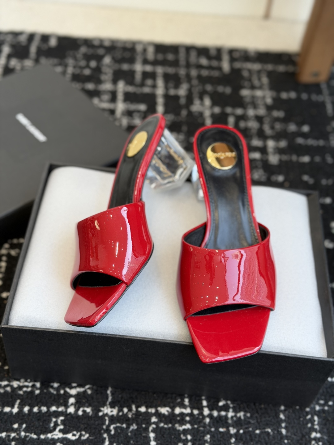 代购级 Saint Laurent / 圣罗兰LeeYSL 26ss姐姐的美丽尤物又是人间圣罗兰 Rose同款的高跟鞋凉 代购级 Saint Laurent / 圣罗兰LeeYSL 26ss姐姐的美丽尤物又是人间圣罗兰 Rose同款的高跟鞋凉