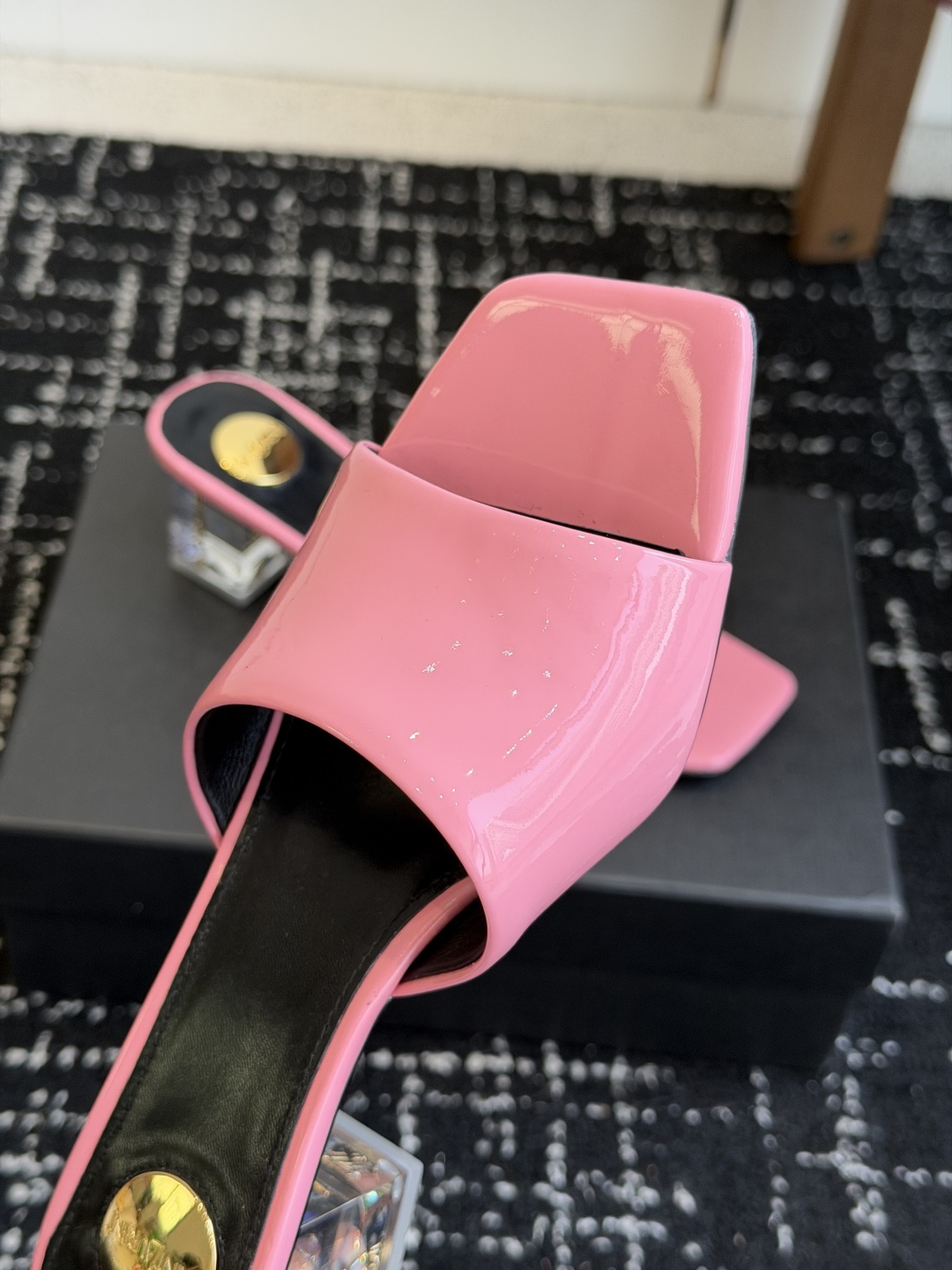 代购级 Saint Laurent / 圣罗兰LeeYSL 26ss姐姐的美丽尤物又是人间圣罗兰 Rose同款的高跟鞋凉 代购级 Saint Laurent / 圣罗兰LeeYSL 26ss姐姐的美丽尤物又是人间圣罗兰 Rose同款的高跟鞋凉